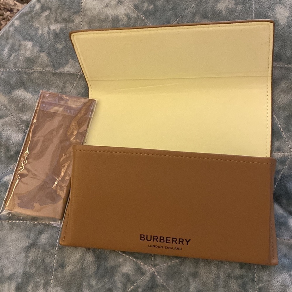NEW BURBERRY SUNGLASSES CASE WITH NEW CLEANING CLOTH- No glasses